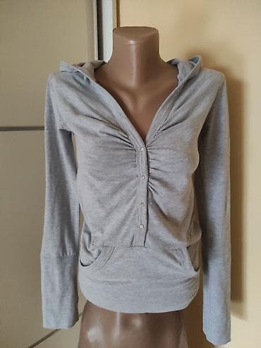 Duks/bluza sa kapuljačom. Veličina M, ali je manja. Pamuk. Kao nova