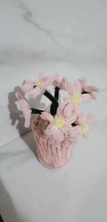 pesak za cvece: Korpice sa svecem od plisa.Rucni rad. Boje:roza,pastelna kajsija,neon — 8