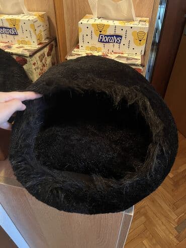 psi pomeranci na poklon: Papučica”, krevetić za psa ili mačku, crne boje od mekanog, veštačkog — 4