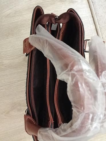 new yorker torbe za plazu: Nova prelepa crno braon tašna dužine 30 cm i visine 23 cm. 3 velike — 6