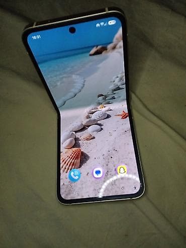 roze zlato: Samsung Galaxy Z Flip – zlatna boja - Kompaktan preklopni telefon sa — 8