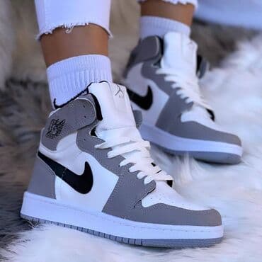 replay is more patike: Jordan air 1 duboke jordanke

Novo
Brojevi 36 do 40 — 5