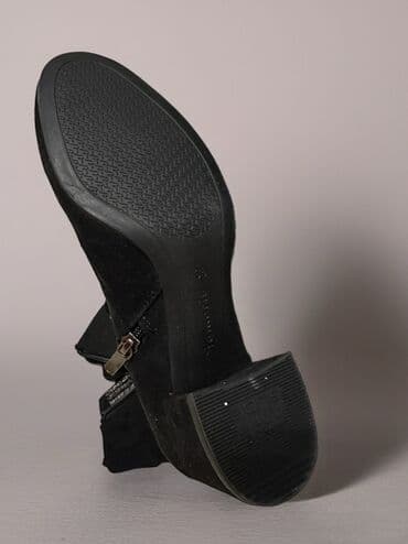 new yorker sortsevi: High boots, Tamaris, 38 — 10