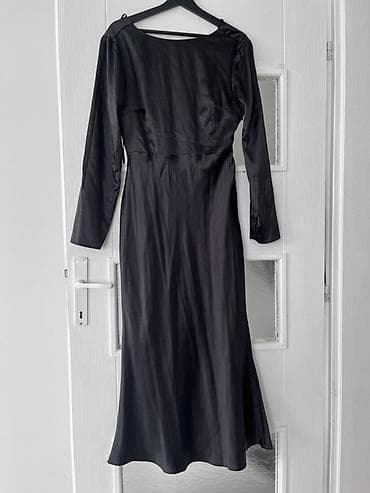 Crna slip/večernja haljina od satenskog materijala - Boja: crna, sa