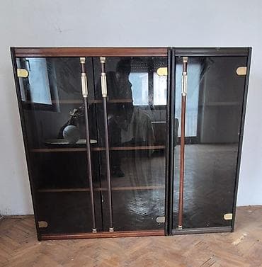 polovni stolovi za manikir: Postolje za TV U dva dela, crne boje, sa staklenim vratancima: - — 1