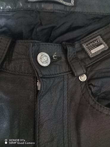 na 100 jezika volim te: Muške kožne pantalone Versace Jeans Couture Unisex - Materijal — 5