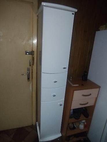 gaj stolice cena: Uski beli ormarić za odlaganje – praktičan i elegantan — 1