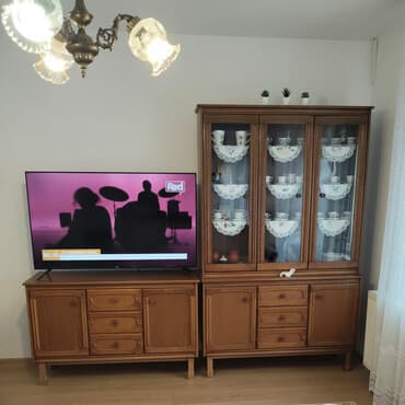 Ugaone garniture: Drveni dnevni regál/vitrina set - Klasičan drveni set za dnevnu sobu — 3