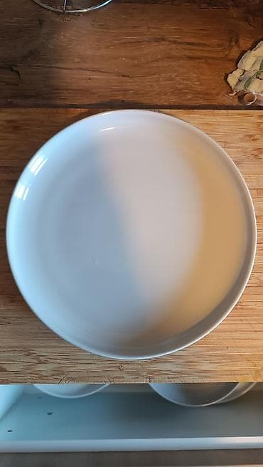 Kupujem 1 kom Blomus Pilar tanjira prečnika 21 cm, iz Maxi akcije