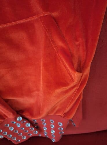 Gornji deo: M, Jednobojni, bоја - Crvena — 7