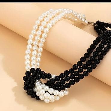 guess torbica bela: Elegantna dvobojna ogrlica sa perlama - Dizajn: Četvorostruki niz — 4