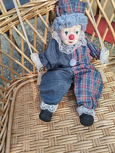 Dekorativna lutka – klovn na ljuljašci - Ručno rađena dekorativna