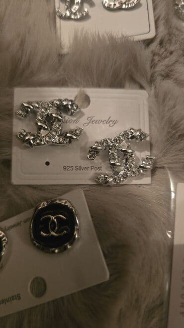 Ogrlice: Chanel logo cc mindjuše srebrne boje sa cirkonima. Nove, veće su, na — 6