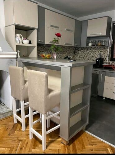 stolice na komad: Barske stolica
cena:40 
Evra
 po kom — 2