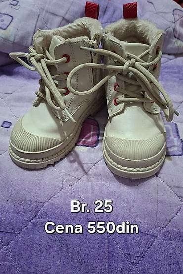 Prodajem obuću za devojčice. Brojevi su od 22 do 26. Cene su od 150din