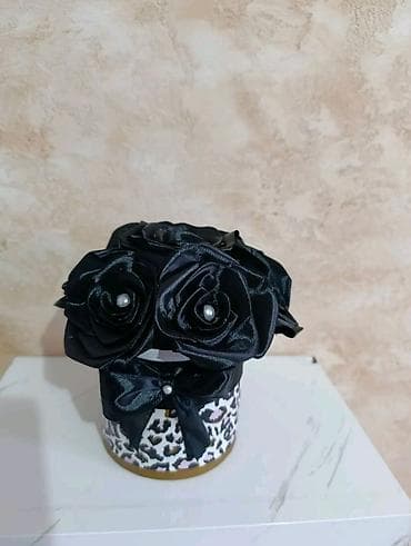 plasticna posuda sa poklopcem: Dekorativni aranžman – crne satenske ruže u kutiji - Ručno rađene — 2