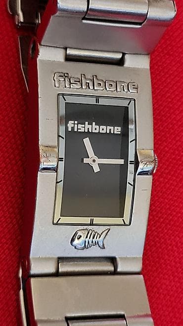 Fishbone ručni sat – metalna narukvica - Brend: Fishbone (logo na na lalafo.rs Fishbone ručni sat – metalna narukvica - Brend: Fishbone (logo na