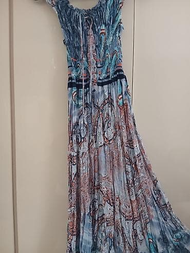 Duga letnja haljina sa printom - Kroj: duga, lepršava, široka suknja