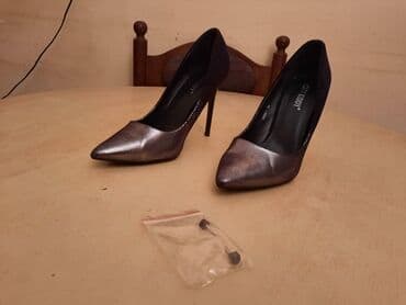 srebrna ogrlica sa krsticem: Pumps, 39 — 14