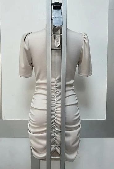 Haljine: Elegantna mini haljina sa naborima - Kroj: pripijeni mini model sa — 2