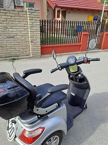 Aprilia: Električni trotočkaš/senior skuter - Stabilna trotočkana šasija sa — 9
