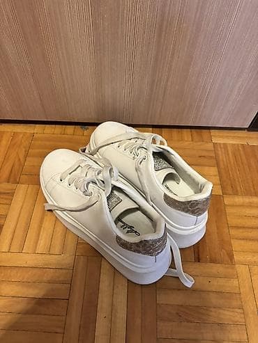 new balance 550 bele: Beli ženski patike sa platformom - Klasičan model u beloj boji sa — 1