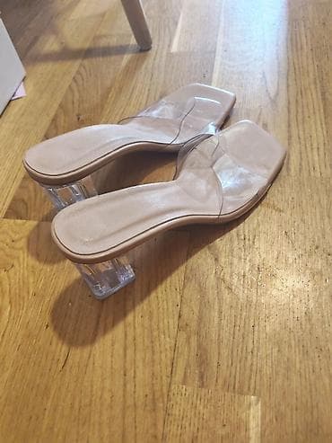 Nove papuce sandale
40, odgovara toj velicini