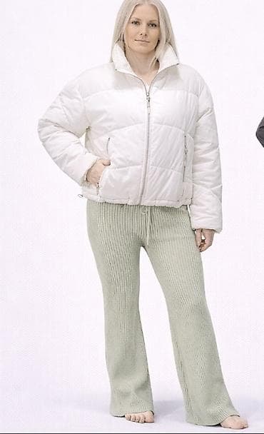 Ženska zimska jakna
nova
vel m l xl
sniženje