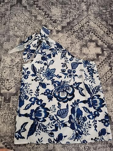 pull and bear torbe: Asimetrična bluza na jedno rame sa mašnom - Model: bluza/top na jedno — 2