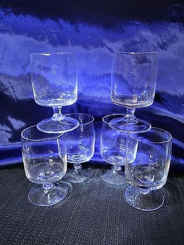 čaše za vodu metalac: Case za vino iz 80ih. Case ( kafanske) za vino,perketne,sve na njima — 4