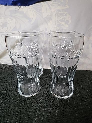 vakum posude: Case nove Coca Cola. Nove case sve na casama odsjaj od svetla — 6