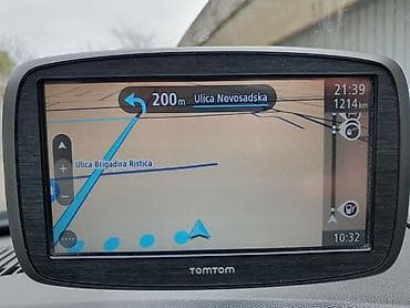Tomtom navigacija sa velikim preglednim ekranom 6 inča (15,2 cm). U