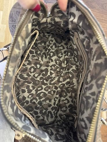kozne torbe carpisa: GUESS torba – bowling/doctor bag stil - Materijal: monogram platno u — 3