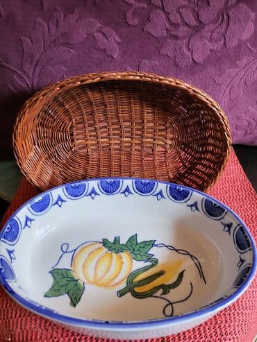 delimano servis beograd: Porcelanska nova cinija-posuda sa korpom. Visina. 6cm. Duzina — 6