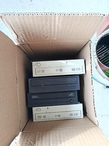 Kutija internih optičkih drajvova za desktop računare - Modeli