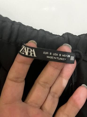 luna tunike: ZARA crna bluza sa volanima - Brend: ZARA - Veličina: S (EUR S / USA — 2