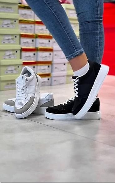 balenciaga patike triple s cena: Ženske patike – više modela Dostupni brojevi od 36-41 - Trendy dizajn — 1