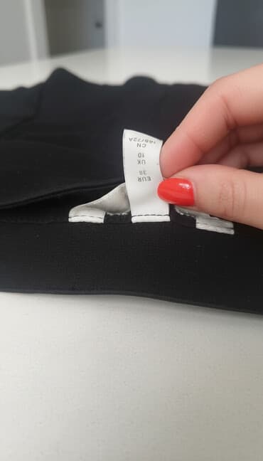 zenske pantalone sa dzepovima sa strane: Crne ženske farmerke/ pantalone – slim kroj - Boja: crna (blago — 2