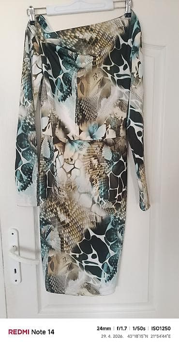 haljina duga cm: Haljina sa dugim rukavima i drapiranim (vodopad) izrezom. Midi dužina — 1