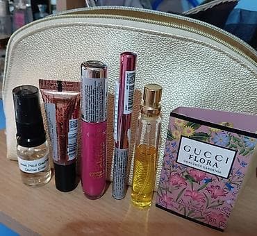 torbice bele: Set kozmetike i parfemskih miniatura + neseser Sadržaj: - Gucci Flora — 1