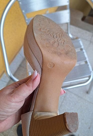 figura patike: Sandale sa biserima – broj 39 - Gazište: 25,5 cm - Visina štikle: 9 — 4