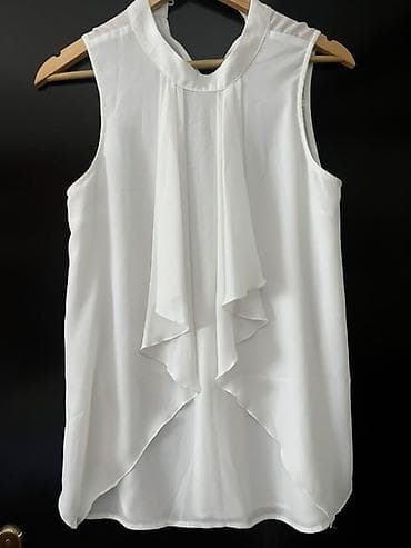 elegantna bluza: Bela ženska bezrukavna bluza od laganog, lepršavog materijala. Dizajn — 1