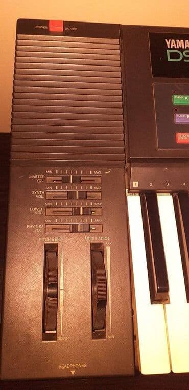 zvucnici sa mikrofonom: Yamaha DSR-1000 Prodajem besprekorno ocuvanu i ispravnu klavijaturu — 2