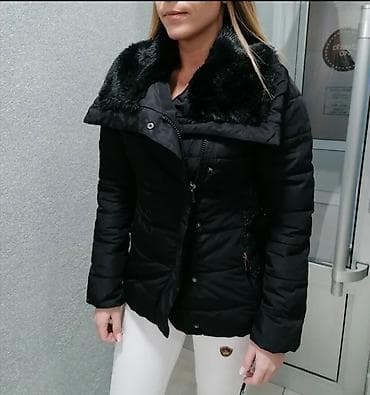 kvalitetne zenske jakne: Ženska zimska jakna – crna, strukirana, sa krznom - Topla, prošivena — 7