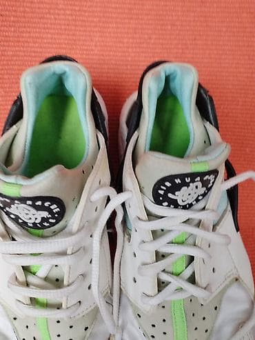 nike 39: NIKE HUARACHE RUN I patike broj 40, kao br 39 Duzina unutrasnjeg — 3