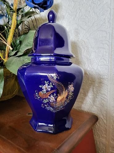 Cup,vaza,porcelan,kobalt rucno oslikan 70te. Cup. perfektab sve na na lalafo.rs Cup,vaza,porcelan,kobalt rucno oslikan 70te. Cup. perfektab sve na