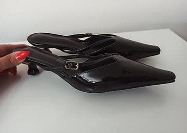 moda piu anna online: Lakovane papuce dostupne u broju 38
Duzina gazista 24 cm
1200 rsd — 2