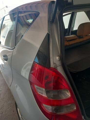 prodaja automobila kraljevo: Mercedes-Benz A 180: 1.8 l | 2005 г. Hečbek — 9