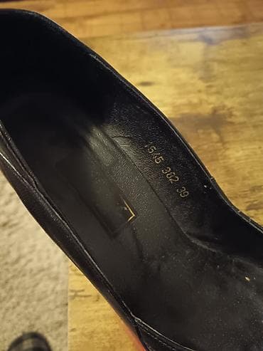 kozne jakne stradivarius: Elegantne ženske salonke – crne - Model: klasične salonke sa — 3