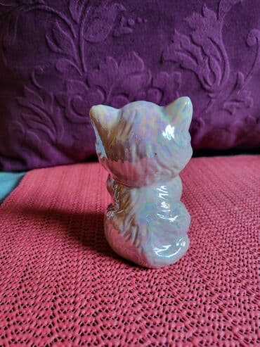 set porcelanski: Figura nova,vintaz,porcelanska sa sedef glazurom. Visina. 9cm — 7
